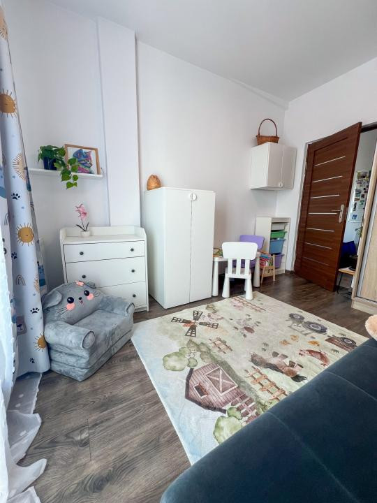 Apartament de 3 camere, 56 mp, parcare, str Tineretului