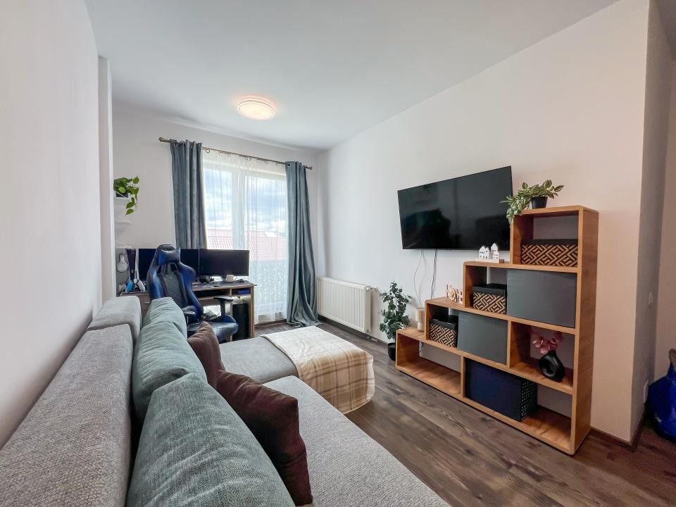 Apartament de 3 camere, 56 mp, parcare, str Tineretului