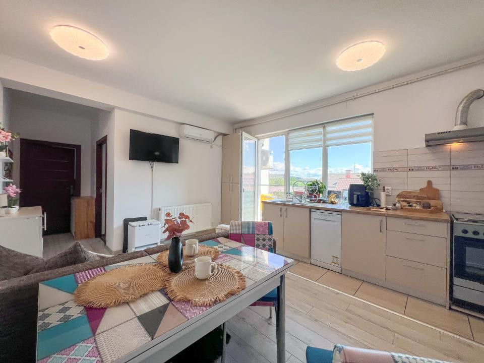 Apartament de 3 camere, 56 mp, parcare, str Tineretului
