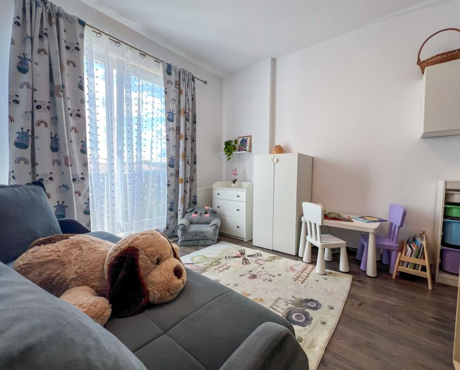Apartament de 3 camere, 56 mp, parcare, str Tineretului