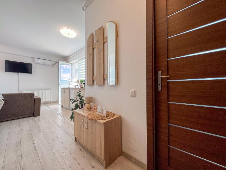 Apartament de 3 camere, 56 mp, parcare, str Tineretului