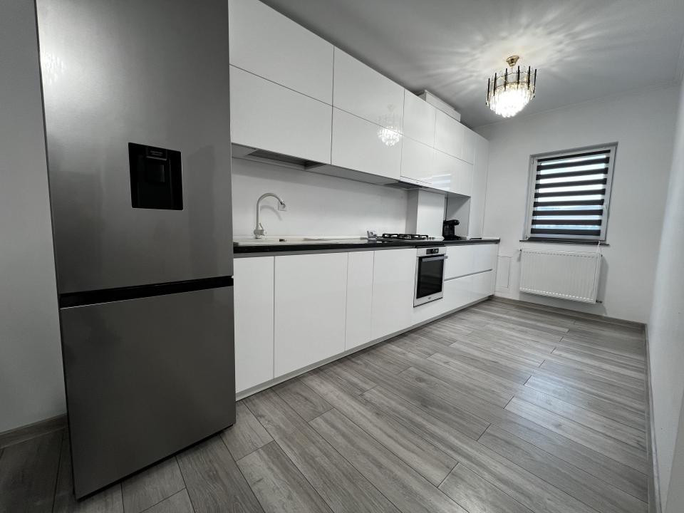 Apartament de 3 camere, 57 mp, parcare, zona Sesul de Sus
