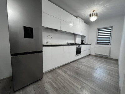 Apartament de 3 camere, 57 mp, parcare, zona Sesul de Sus