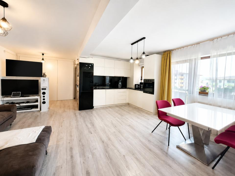 Apartament de 3 camere, 66mp, parcare, boxa, str Sub Cetate