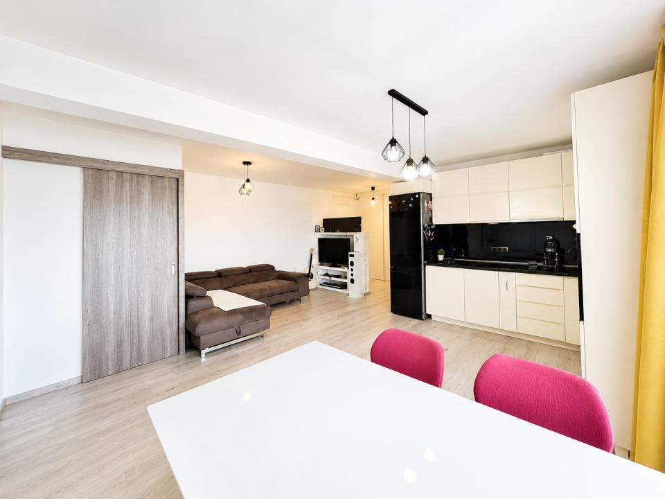 Apartament de 3 camere, 66mp, parcare, boxa, str Sub Cetate