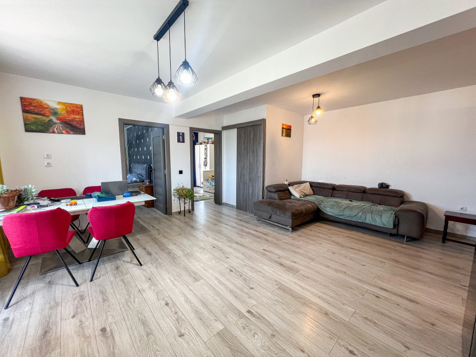 Apartament de 3 camere, 66mp, parcare, boxa, str Sub Cetate