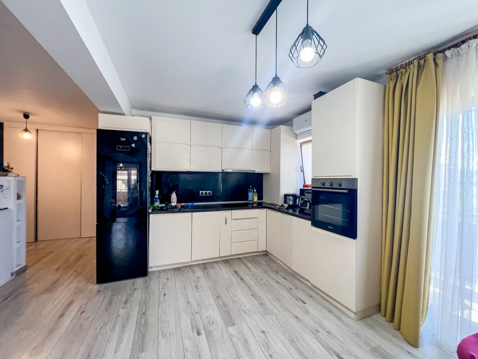 Apartament de 3 camere, 66mp, parcare, boxa, str Sub Cetate