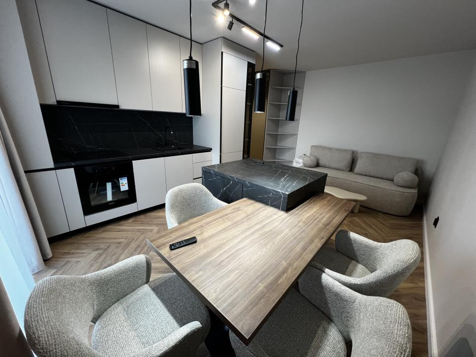 Apartament de 3 camere, 52 mp, 35 mp terasa, parcare, zona Eroilor