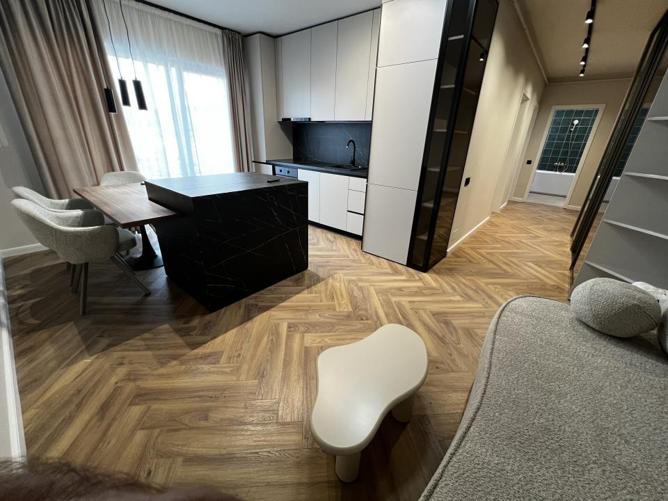 Apartament de 3 camere, 52 mp, 35 mp terasa, parcare, zona Eroilor