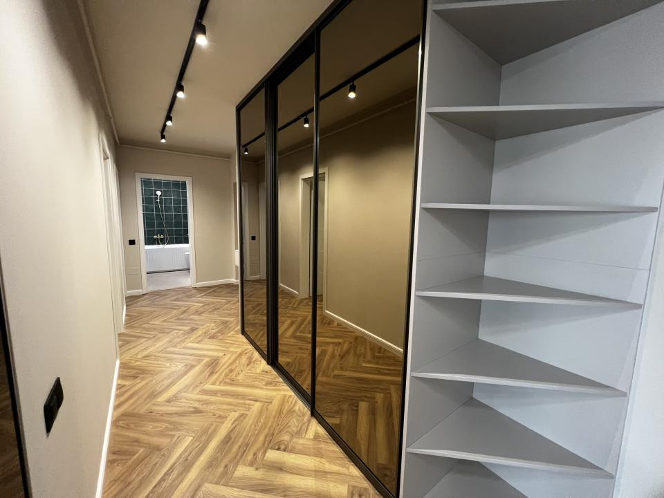 Apartament de 3 camere, 52 mp, 35 mp terasa, parcare, zona Eroilor