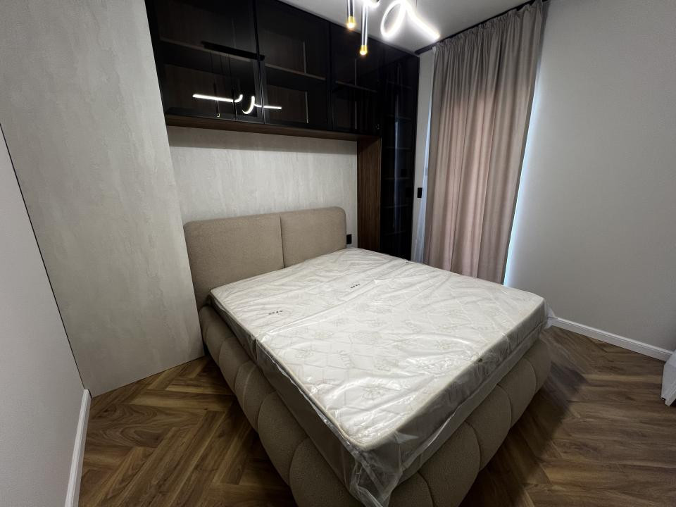 Apartament de 3 camere, 52 mp, 35 mp terasa, parcare, zona Eroilor