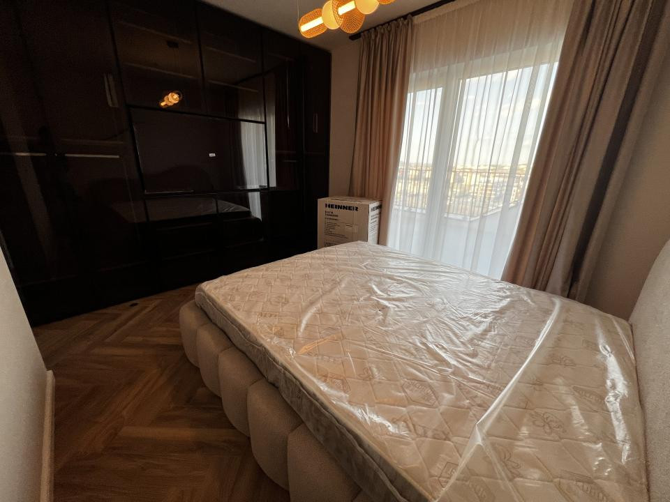 Apartament de 3 camere, 52 mp, 35 mp terasa, parcare, zona Eroilor