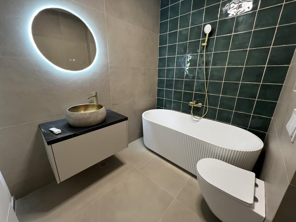 Apartament de 3 camere, 52 mp, 35 mp terasa, parcare, zona Eroilor