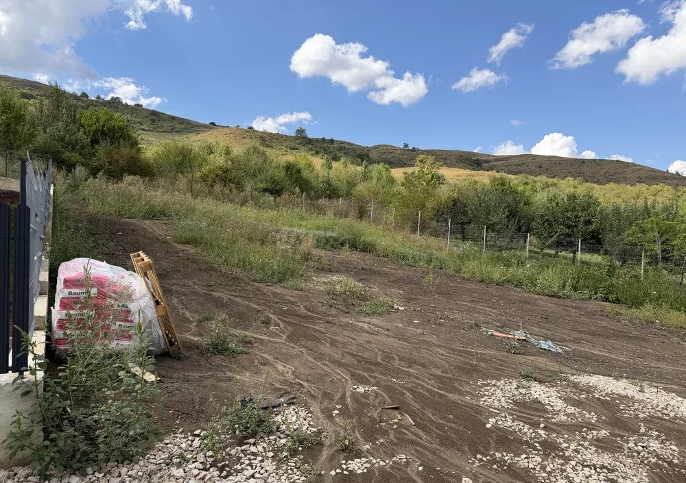 Teren cu autorizatie de constructie duplex, 500 mp, 18 m front, Valea Garbaului