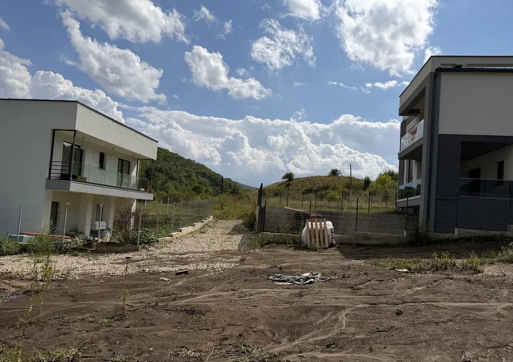 Teren cu autorizatie de constructie duplex, 500 mp, 18 m front, Valea Garbaului