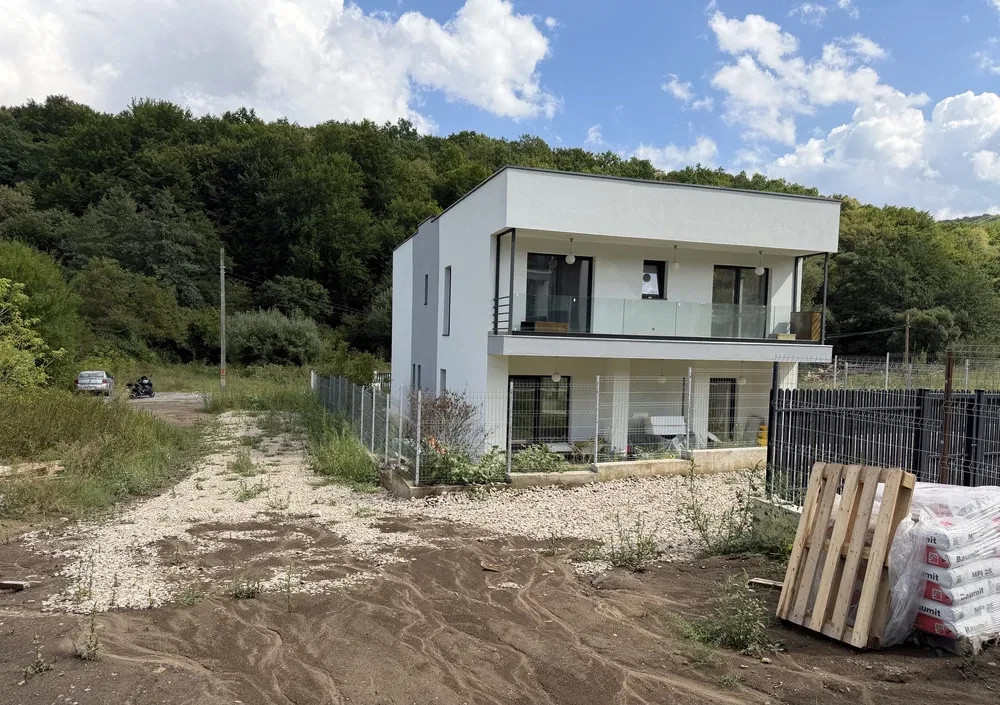 Teren cu autorizatie de constructie duplex, 500 mp, 18 m front, Valea Garbaului
