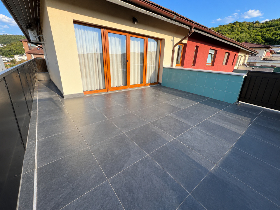 Penthouse de 4 camere, 84 mp, 44 mp terasa, parcare, zona Subcetate