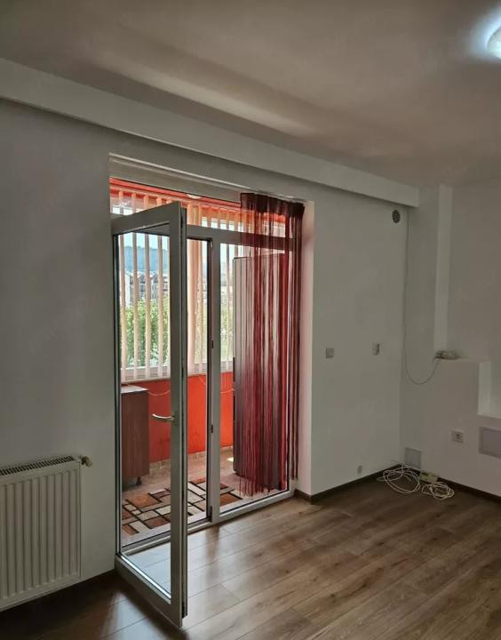 Apartament de 2 camere, proaspat RENOVAT, zona Parc Poligon