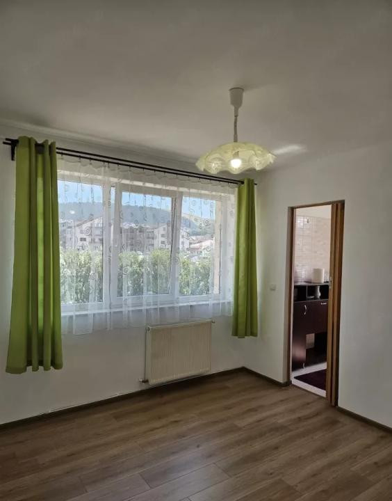 Apartament de 2 camere, proaspat RENOVAT, zona Parc Poligon