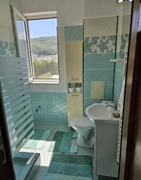 Apartament de 2 camere, proaspat RENOVAT, zona Parc Poligon