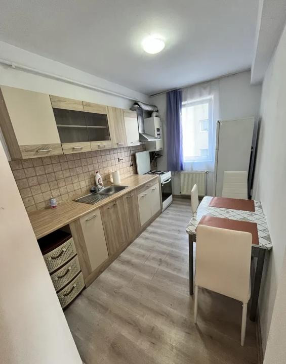 Apartament de 2 camere decomandate, 49 mp, parcare, zona Florilor