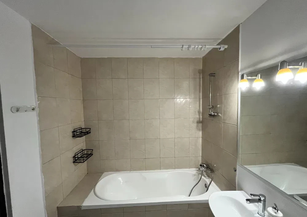 Apartament de 2 camere decomandate, 49 mp, parcare, zona Florilor