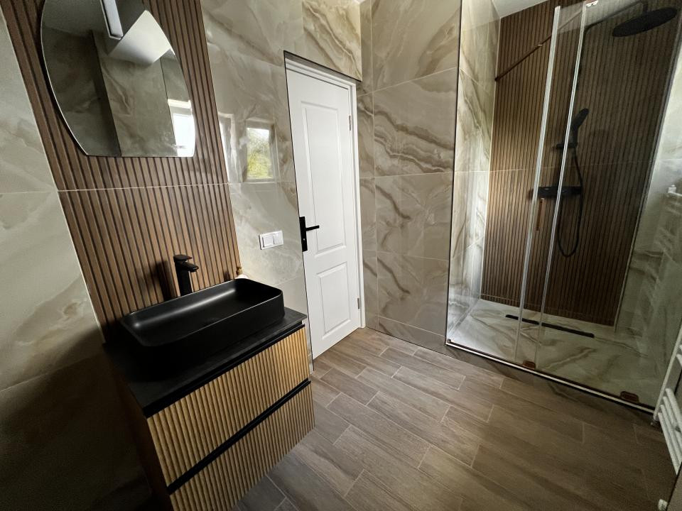 Apartament de 2 camere decomandate, 53 mp, parcare, zona Stejarului