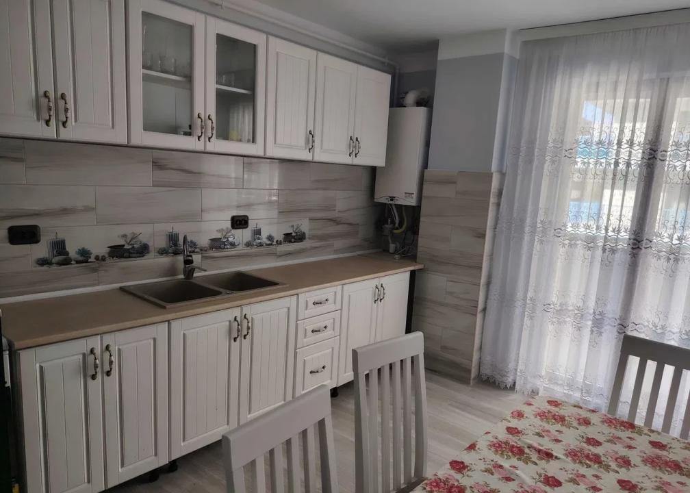 Vând apartament 2 camere, situat chiar lângă Metro Cluj și Clinica Amethyst, 60 m+33 balcoane, garaj subteran