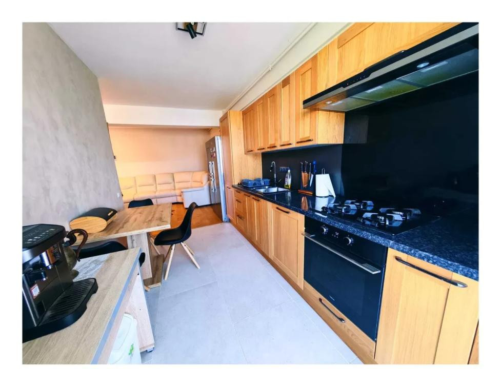 Apartament de 3 camere, 63 mp, garaj subteran, zona Sesul de sus