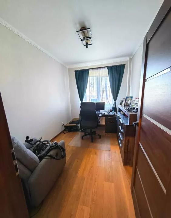 Apartament de 3 camere, 63 mp, garaj subteran, zona Sesul de sus
