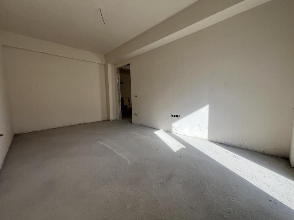 Apartament semifinisat de 3 camere, 63 mp, parcare subterana, Terra