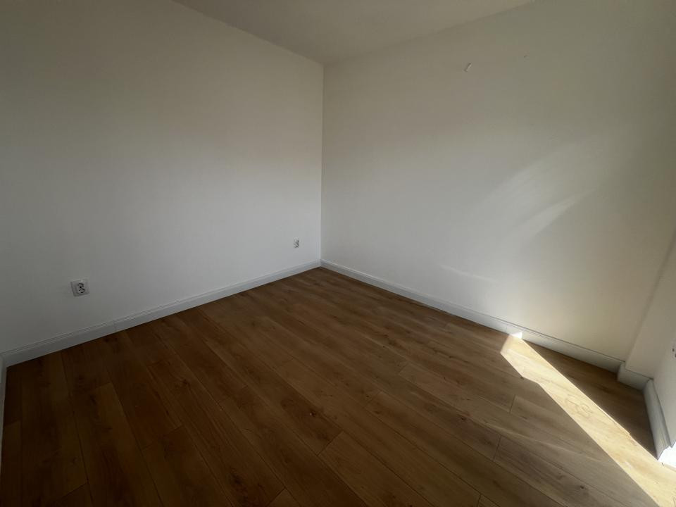 Apartament finisat de 3 camere, 59 mp, parcare, Terra