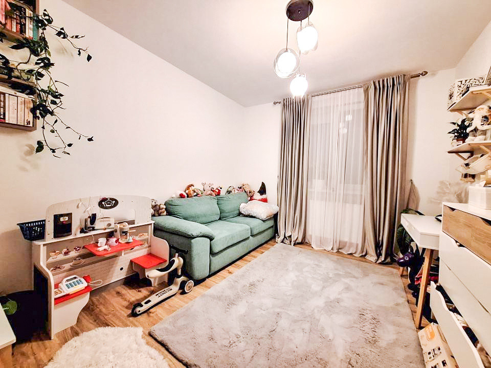 Apartament de 3 camere, 80 mp, parcare, zona Roka