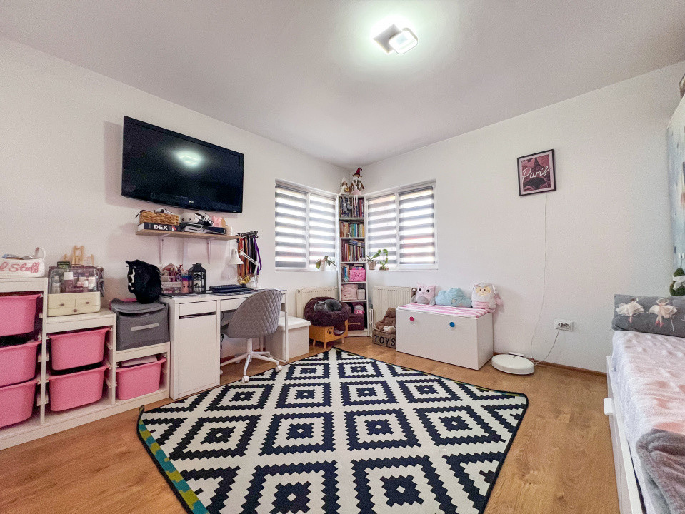 Apartament de 2 camere decomandate, parcare, str Eroilor