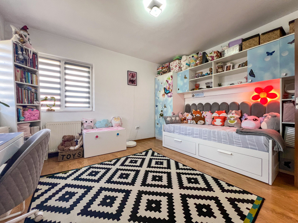 Apartament de 2 camere decomandate, parcare, str Eroilor