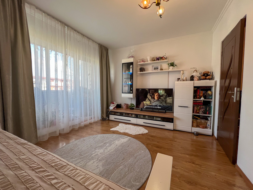 Apartament de 2 camere decomandate, parcare, str Eroilor