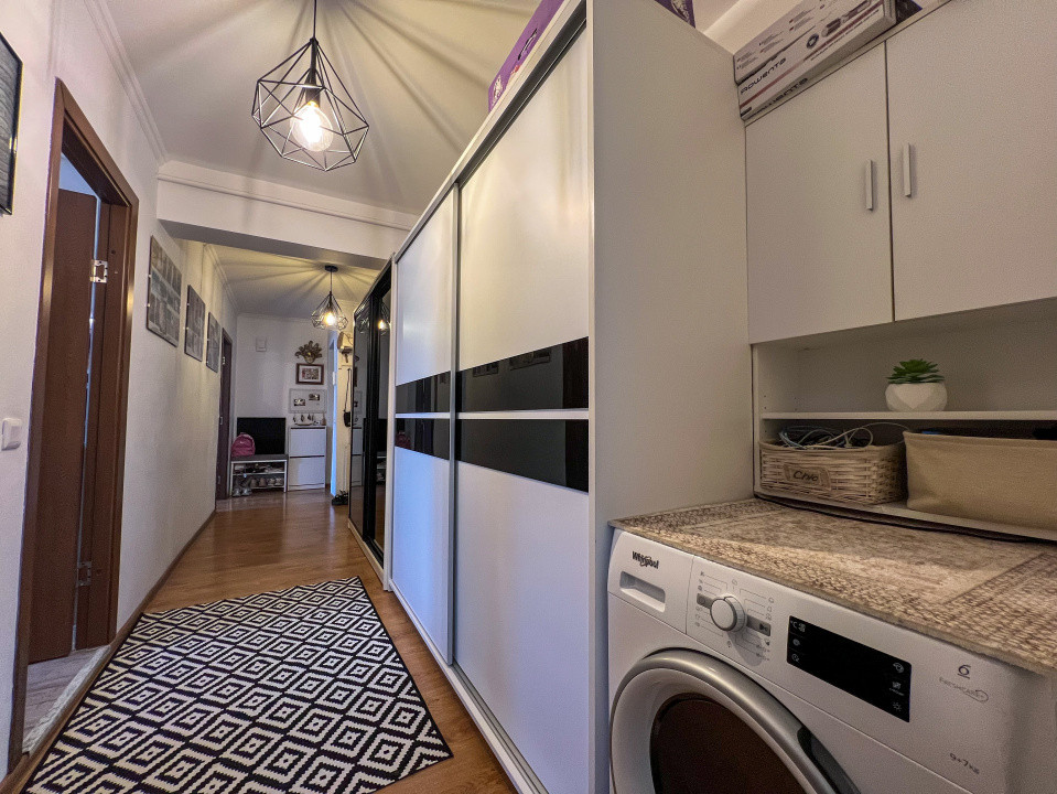 Apartament de 2 camere decomandate, parcare, str Eroilor