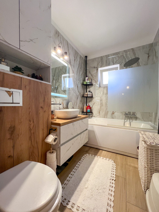 Apartament de 2 camere decomandate, parcare, str Eroilor