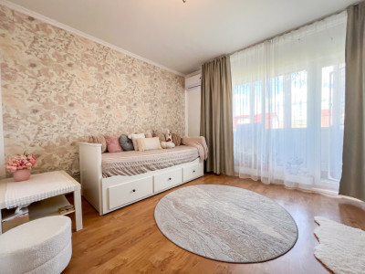 Apartament de 2 camere decomandate, parcare, str Eroilor