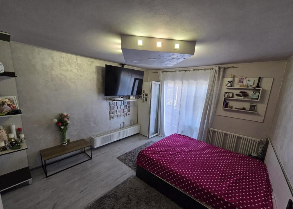 Apartament de 2 camere decomandate, 57 mp, parcare, zona Florilor