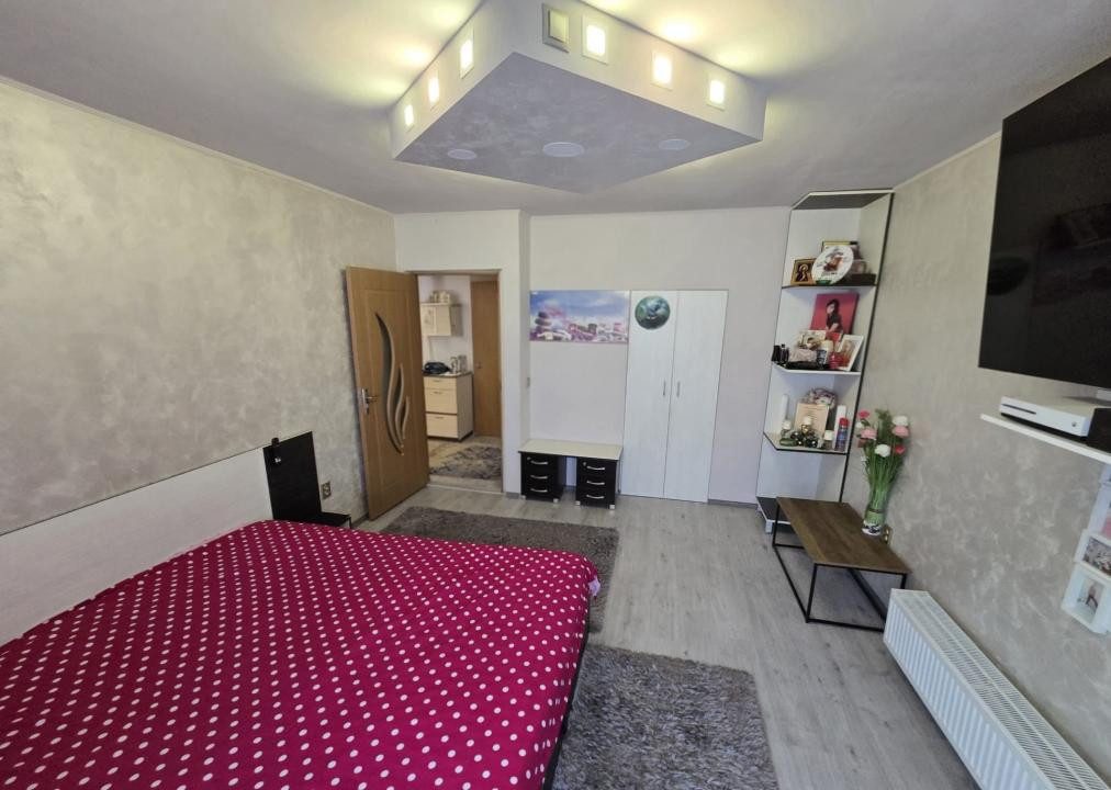 Apartament de 2 camere decomandate, 57 mp, parcare, zona Florilor