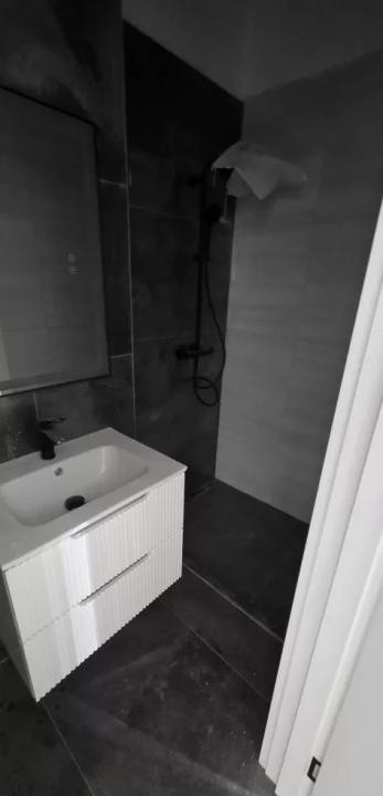 Apartament de 3 camere, 77 mp, parcare subterana, zona Vivo