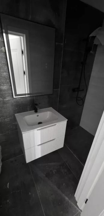 Apartament de 3 camere, 77 mp, parcare subterana, zona Vivo