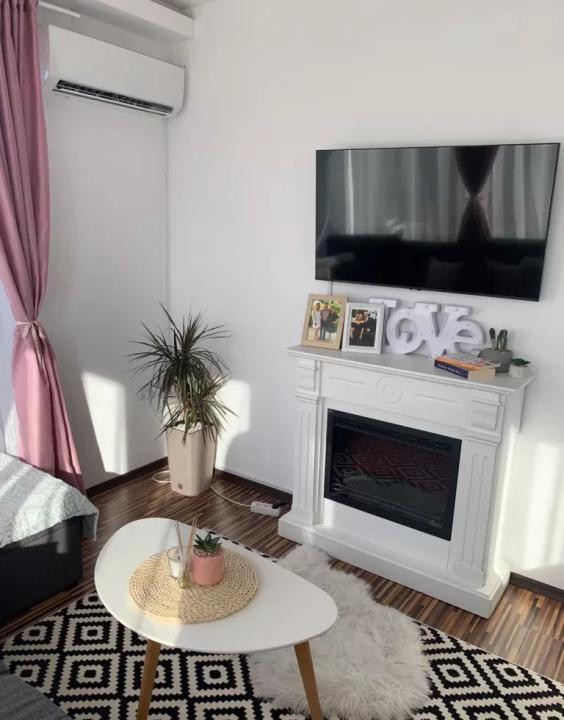 Apartament de vânzare 3 camere utilat și mobilat complet