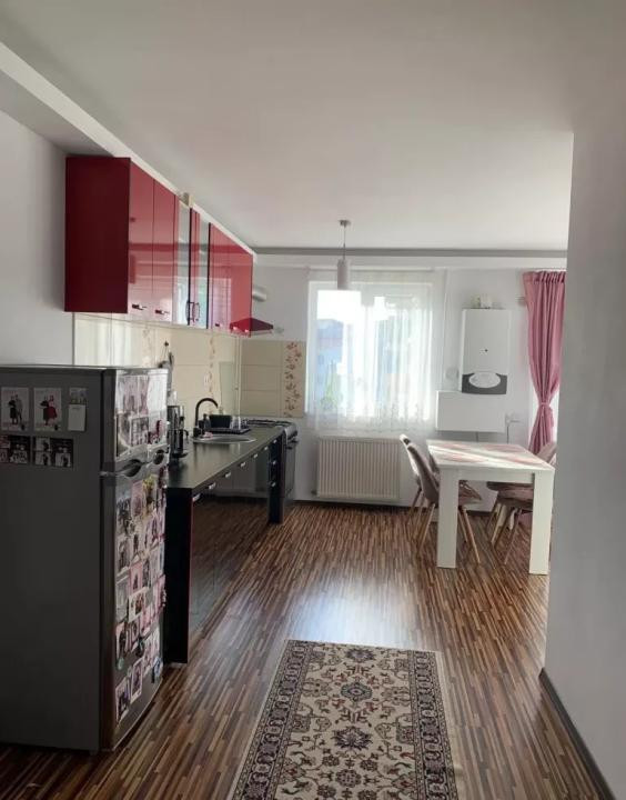 Apartament de vânzare 3 camere utilat și mobilat complet