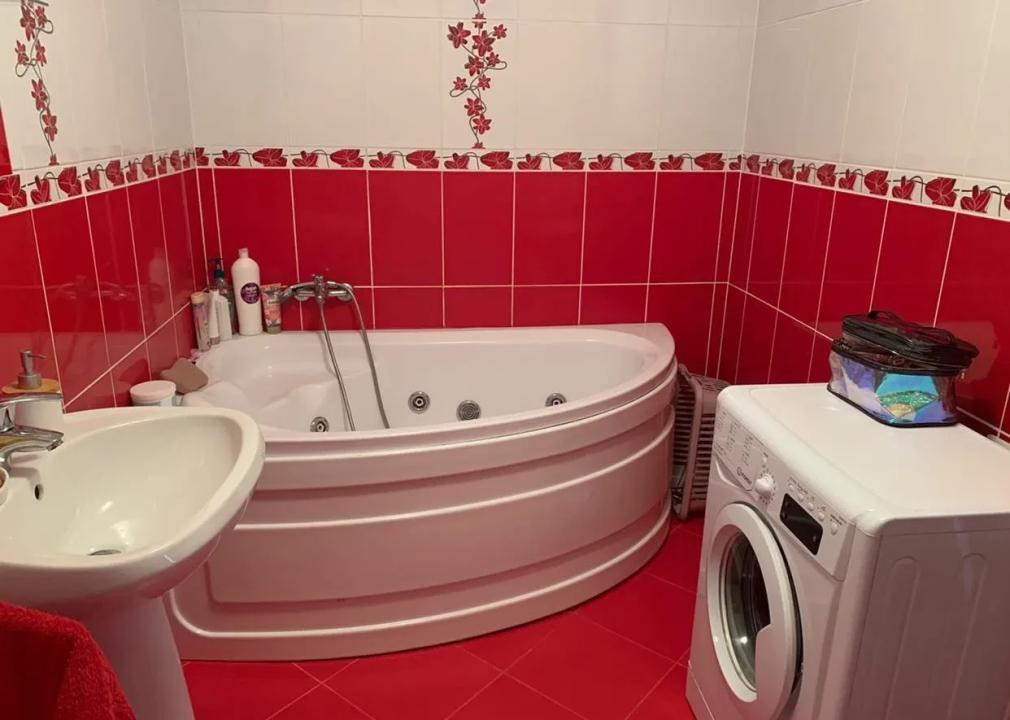 Apartament de vânzare 3 camere utilat și mobilat complet