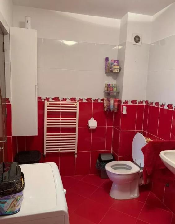 Apartament de vânzare 3 camere utilat și mobilat complet