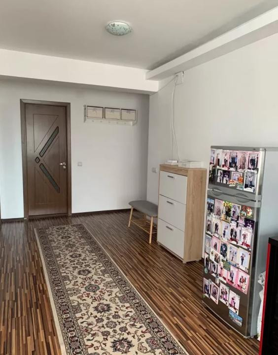 Apartament de vânzare 3 camere utilat și mobilat complet