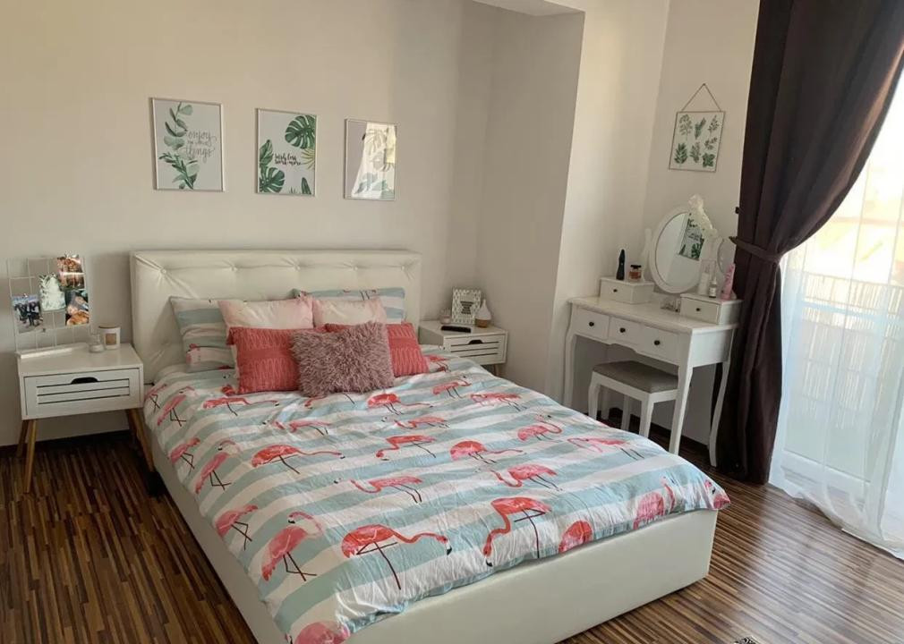 Apartament de vânzare 3 camere utilat și mobilat complet