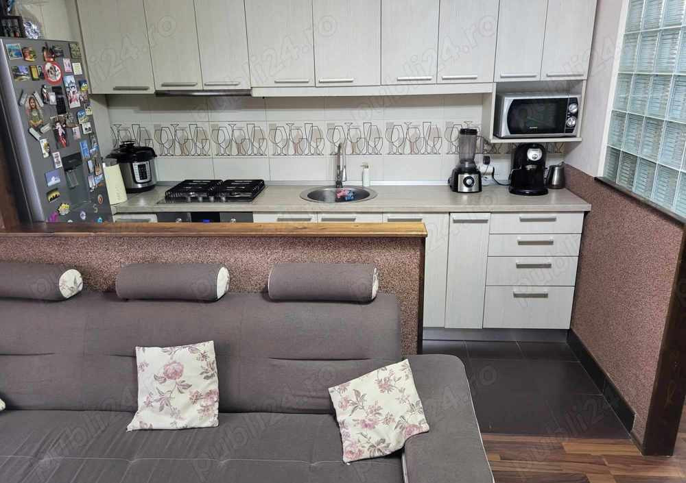 Apartament de 3 camere pe doua nivele, 79 mp, zona Eroilor